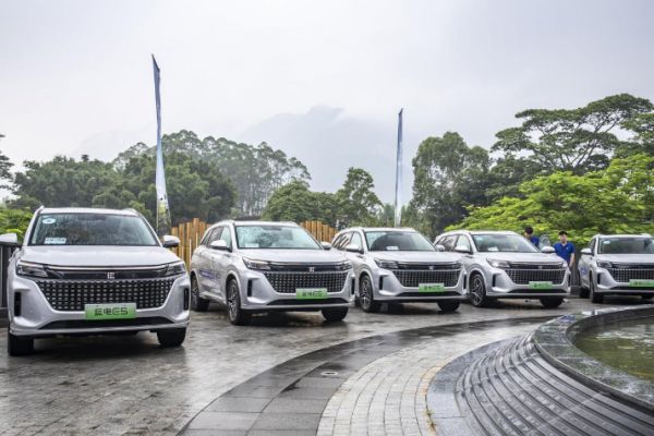 首款10万内中型插混SUV;蓝电E5真成了油车“杀手”!